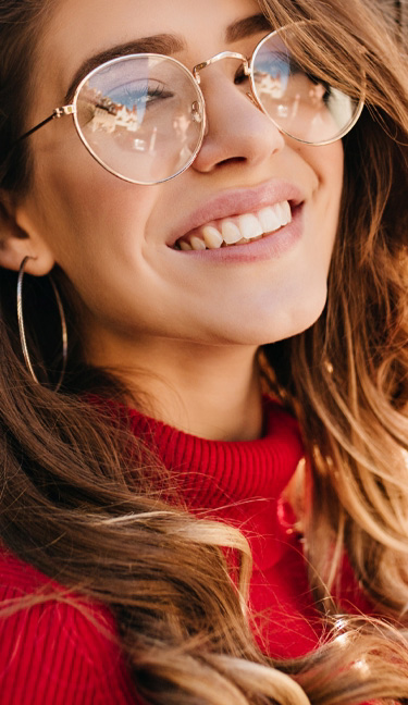 Signature Dental Aesthetics woman in hat smiling mobile